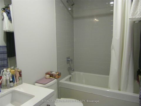 Photo 8 at 909 - 39 Brant Street, Waterfront Communities C1, Toronto