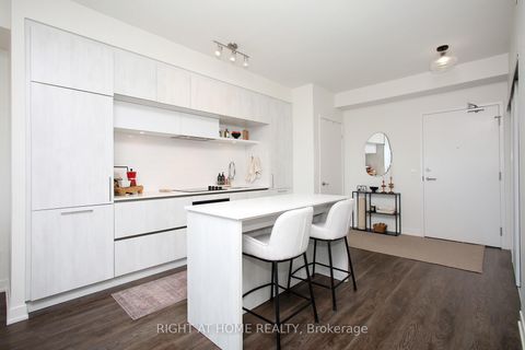 Photo 10 at 513 - 6 David Eyer Road, Rural Richmond Hill, Richmond Hill