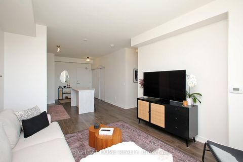 Photo 12 at 513 - 6 David Eyer Road, Rural Richmond Hill, Richmond Hill