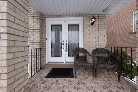 Photo 3 at 23 D'amato Crescent, Maple, Vaughan