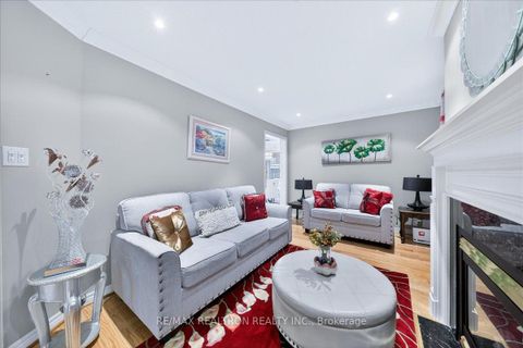 Photo 7 at 23 D'amato Crescent, Maple, Vaughan