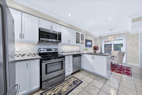 Photo 9 at 23 D'amato Crescent, Maple, Vaughan
