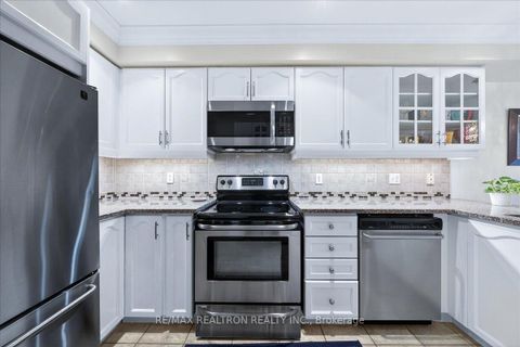 Photo 10 at 23 D'amato Crescent, Maple, Vaughan