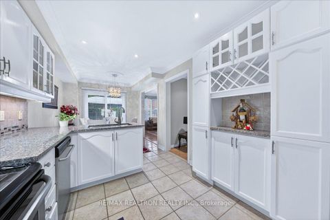 Photo 11 at 23 D'amato Crescent, Maple, Vaughan