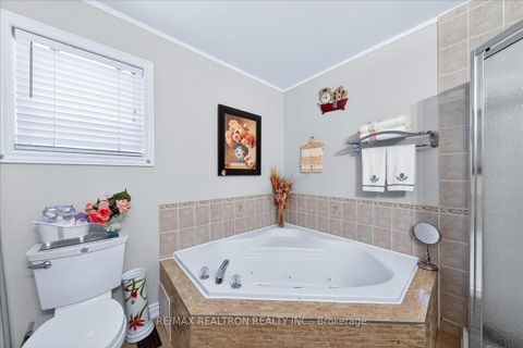 Photo 25 at 23 D'amato Crescent, Maple, Vaughan
