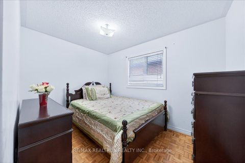 Photo 26 at 23 D'amato Crescent, Maple, Vaughan