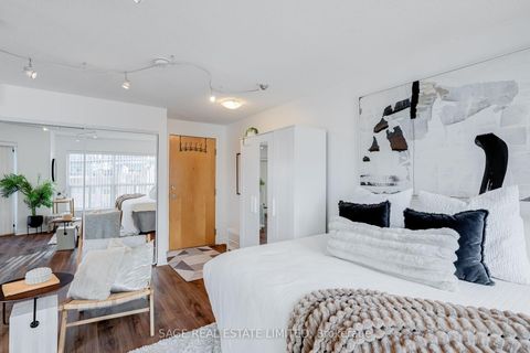 Photo 4 at 819 - 600 Queens Quay W, Waterfront Communities C1, Toronto