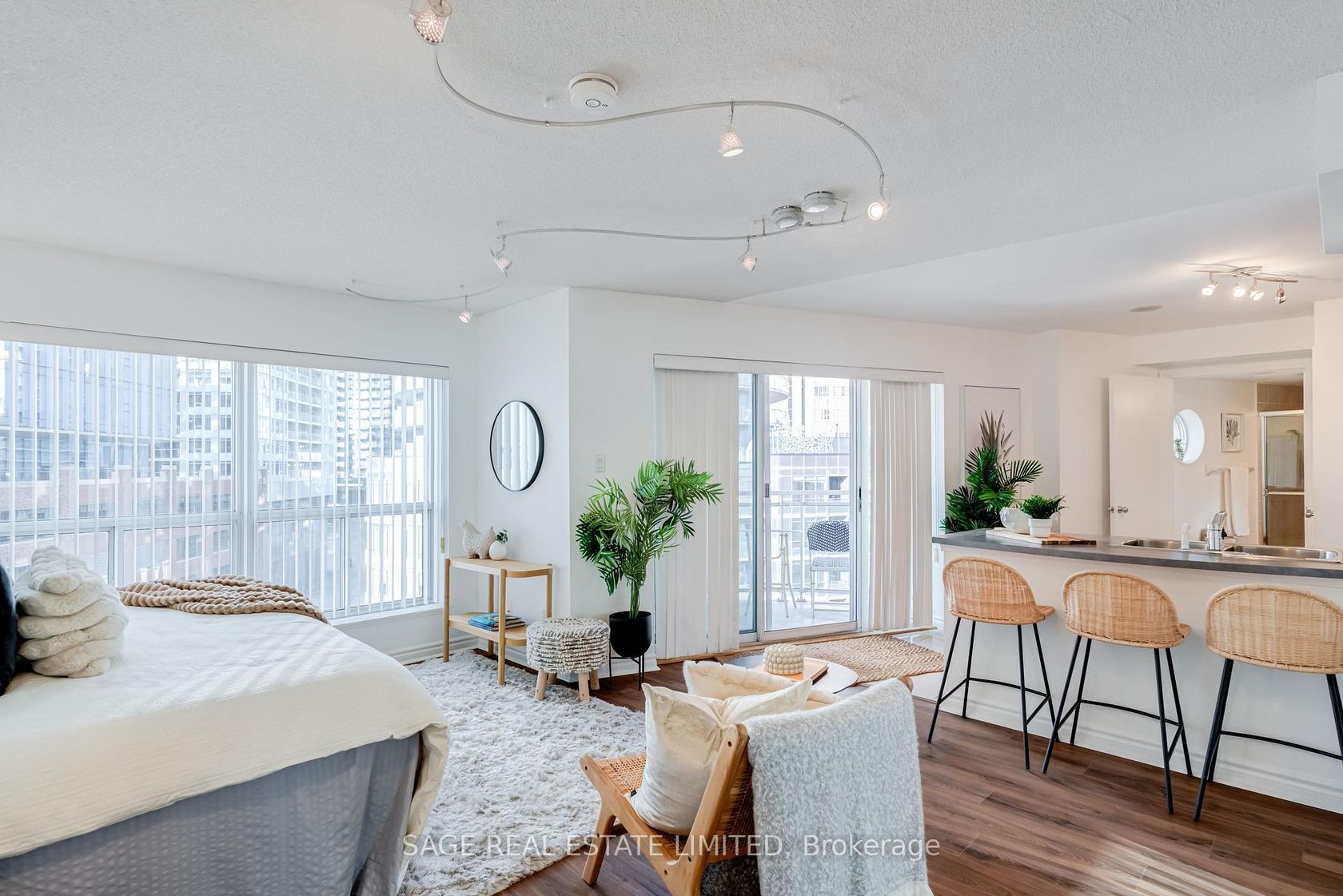 819 - 600 Queens Quay W, Waterfront Communities C1, Toronto 