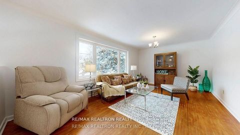 Photo 2 at 69 Mossbank Drive, Woburn, Toronto