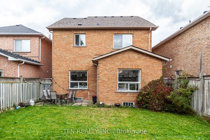 Photo 10 at 5 Belwood Boulevard, Patterson, Vaughan