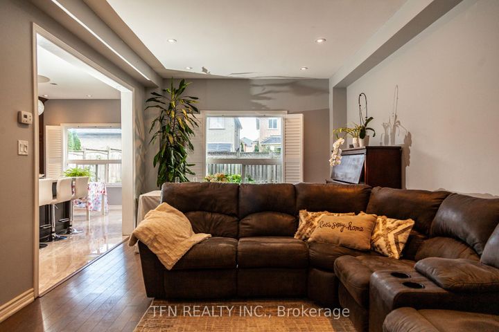 Photo 13 at 5 Belwood Boulevard, Patterson, Vaughan