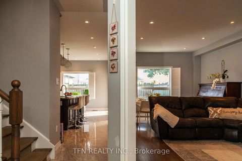 Photo 7 at 5 Belwood Boulevard, Patterson, Vaughan