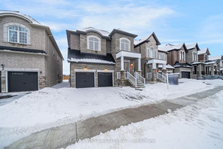 Photo 1 at 3 Speciosa Street, Oak Ridges, Richmond Hill