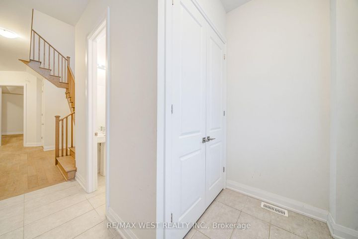 Photo 2 at 3 Speciosa Street, Oak Ridges, Richmond Hill