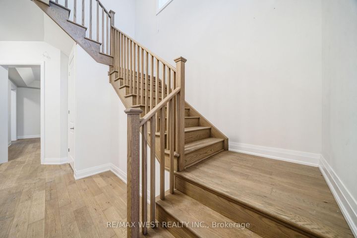 Photo 4 at 3 Speciosa Street, Oak Ridges, Richmond Hill