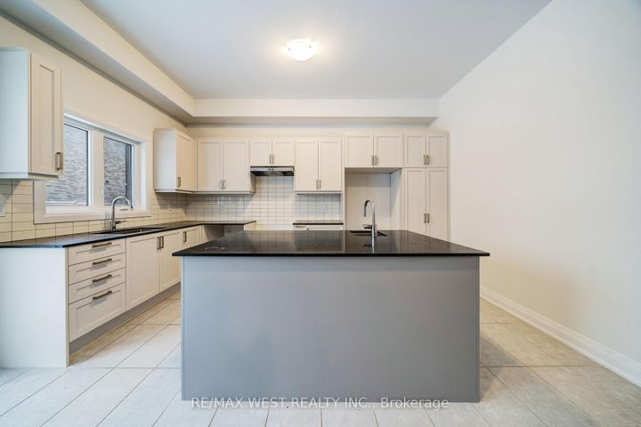 Photo 12 at 3 Speciosa Street, Oak Ridges, Richmond Hill