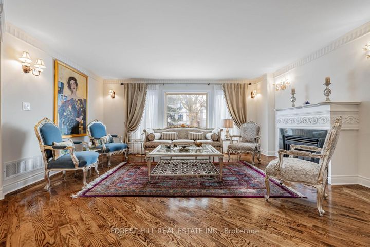 Photo 2 at 162 Goulding Avenue, Newtonbrook West, Toronto