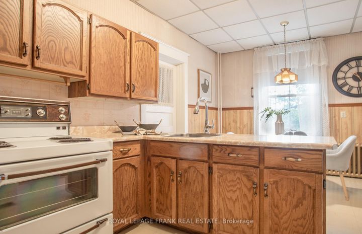 Photo 12 at 33 Fairbanks Street, Central, Oshawa