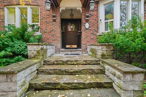 Photo 2 at 202 Dinnick Crescent, Lawrence Park South, Toronto