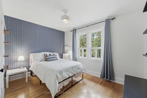 Photo 17 at 202 Dinnick Crescent, Lawrence Park South, Toronto