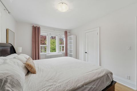 Photo 24 at 202 Dinnick Crescent, Lawrence Park South, Toronto