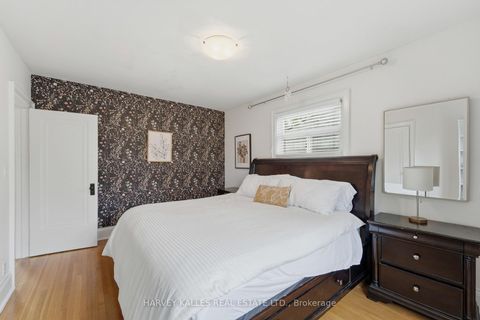 Photo 25 at 202 Dinnick Crescent, Lawrence Park South, Toronto