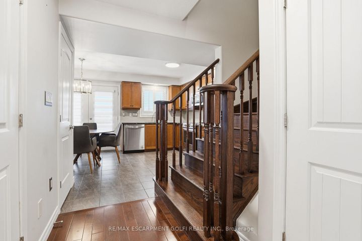 Photo 6 at 13 - 201 Westbank Trail, Stoney Creek Mountain, Hamilton