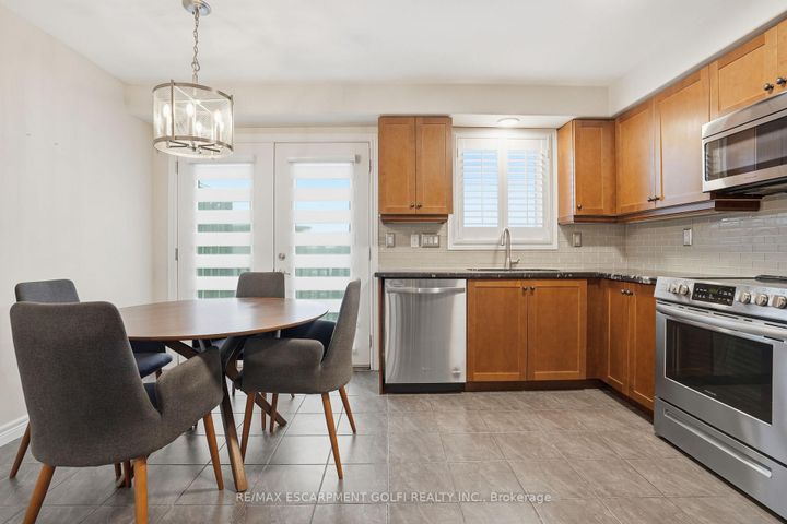 Photo 7 at 13 - 201 Westbank Trail, Stoney Creek Mountain, Hamilton