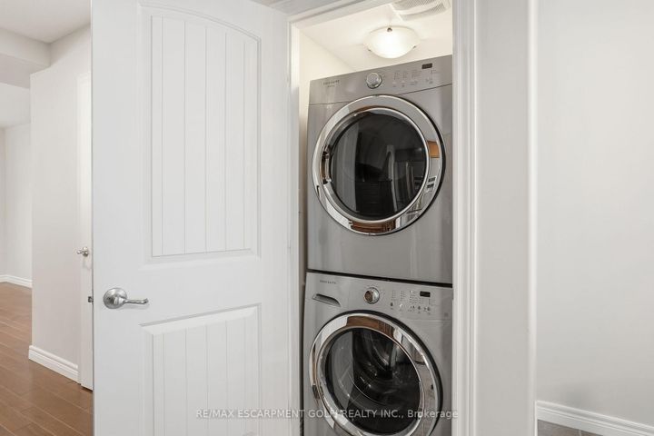 Photo 12 at 13 - 201 Westbank Trail, Stoney Creek Mountain, Hamilton