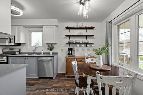 Photo 7 at 27 GOLDS Crescent, Holly, Barrie