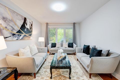 Photo 3 at 36 Devonsleigh Boulevard, Devonsleigh, Richmond Hill