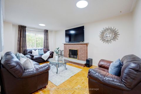 Photo 7 at 36 Devonsleigh Boulevard, Devonsleigh, Richmond Hill