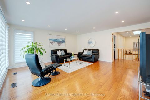 Photo 17 at 36 Devonsleigh Boulevard, Devonsleigh, Richmond Hill