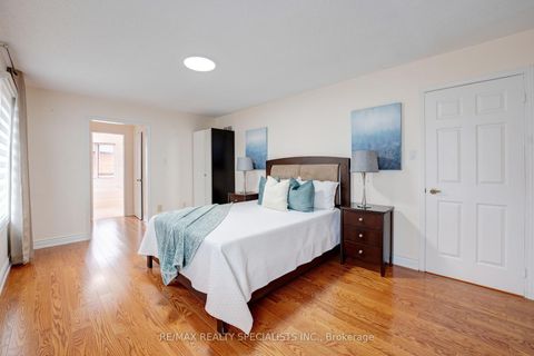 Photo 18 at 36 Devonsleigh Boulevard, Devonsleigh, Richmond Hill