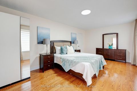 Photo 19 at 36 Devonsleigh Boulevard, Devonsleigh, Richmond Hill