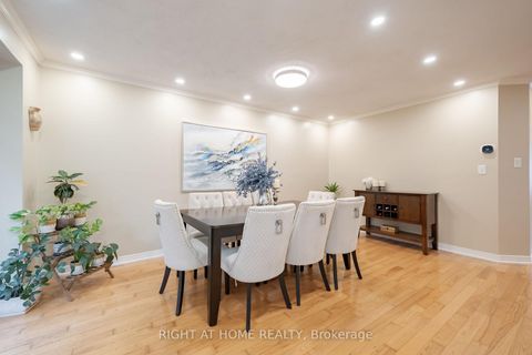 Photo 5 at 21 - 370 Riddell Court, College Manor, Newmarket