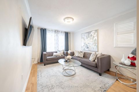 Photo 11 at 21 - 370 Riddell Court, College Manor, Newmarket