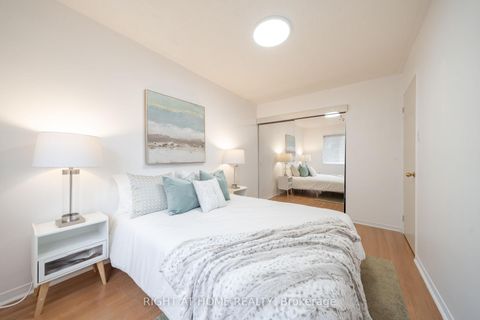 Photo 22 at 21 - 370 Riddell Court, College Manor, Newmarket