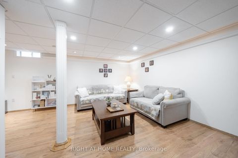 Photo 30 at 21 - 370 Riddell Court, College Manor, Newmarket