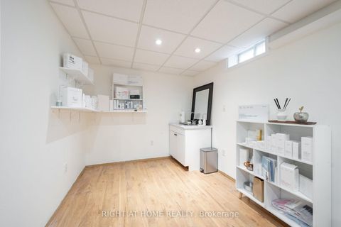 Photo 31 at 21 - 370 Riddell Court, College Manor, Newmarket