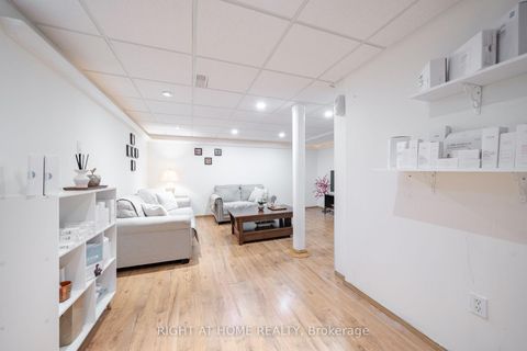 Photo 32 at 21 - 370 Riddell Court, College Manor, Newmarket