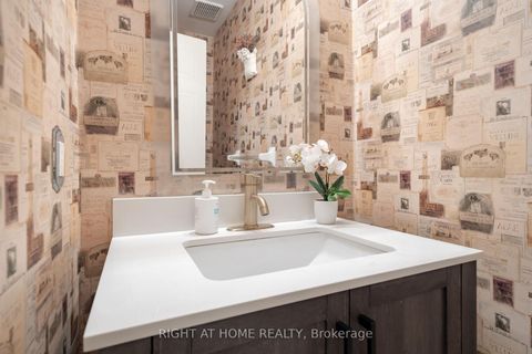 Photo 34 at 21 - 370 Riddell Court, College Manor, Newmarket