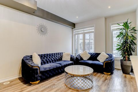 Photo 5 at 33 - 181 Parktree Drive, Maple, Vaughan