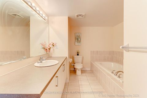 Photo 16 at 33 - 181 Parktree Drive, Maple, Vaughan