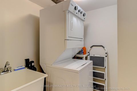 Photo 22 at 33 - 181 Parktree Drive, Maple, Vaughan