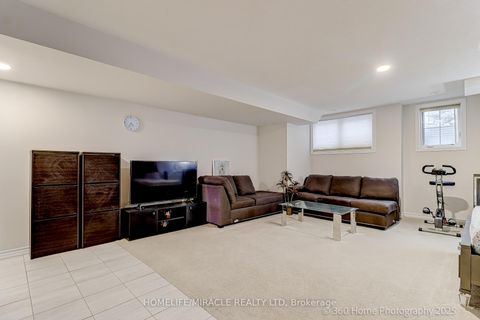 Photo 25 at 33 - 181 Parktree Drive, Maple, Vaughan