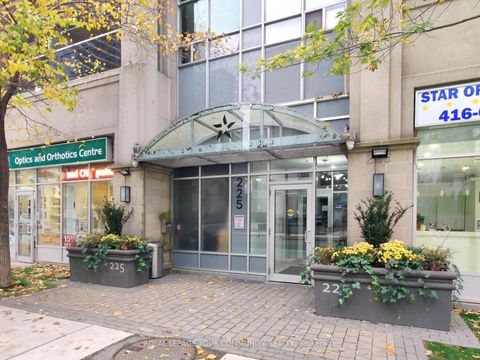 Photo 2 at 701 - 225 Wellesley Street, South St. James Town, Toronto