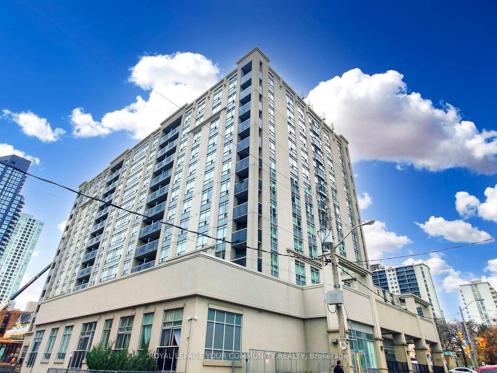 701 - 225 Wellesley Street, South St. James Town, Toronto 