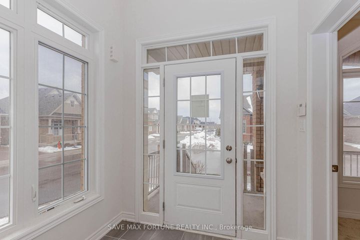 Photo 3 at 39 - 26 Clermiston Crescent W, Wellington, Brampton