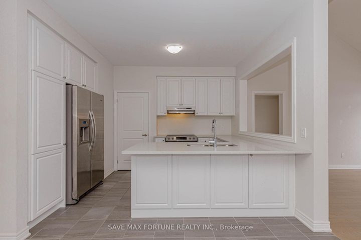 Photo 7 at 39 - 26 Clermiston Crescent W, Wellington, Brampton